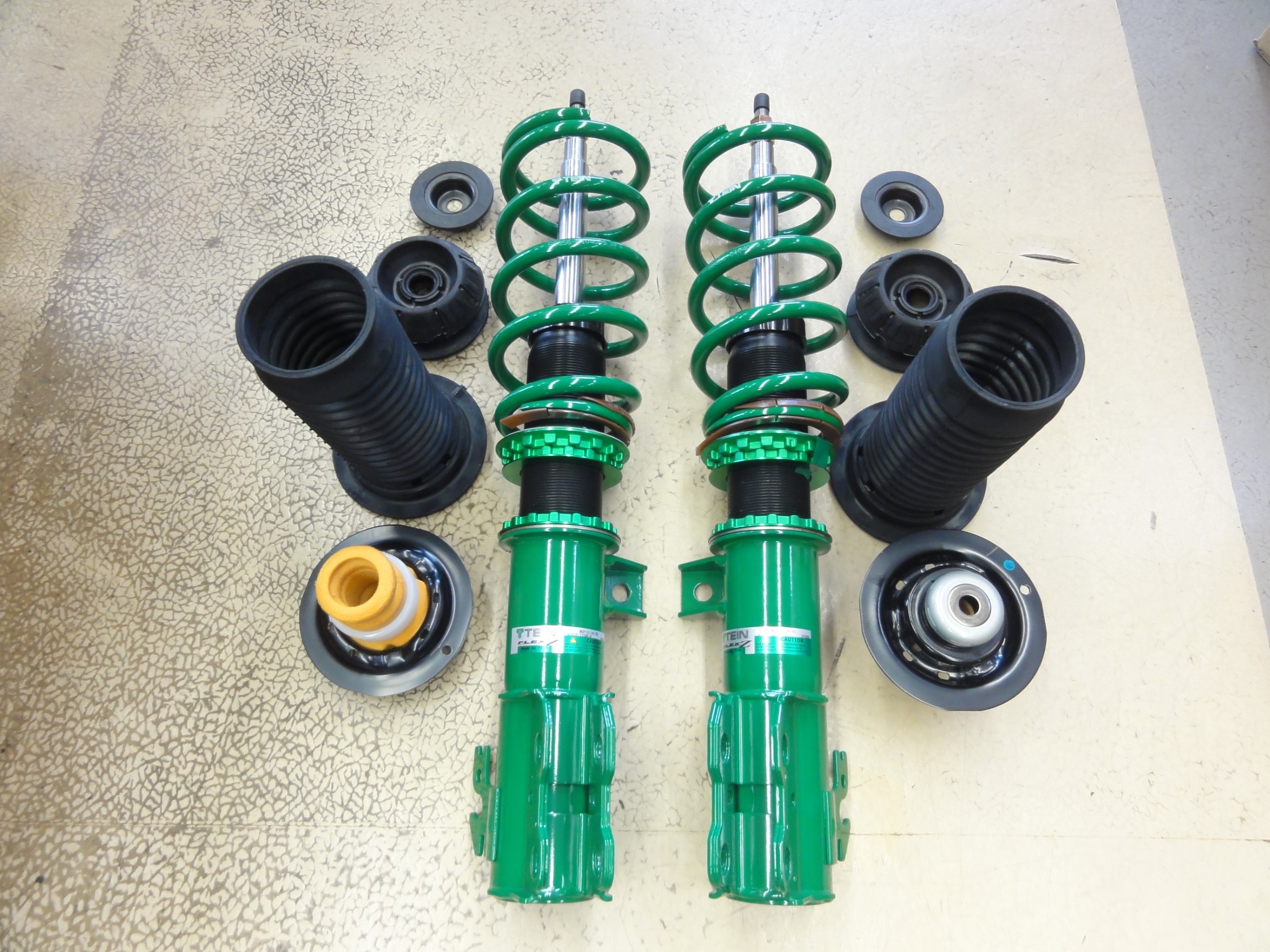 ヴィッツRS（NCP131）テイン製車高調「FLEX-Z」装着＆アライメント作業