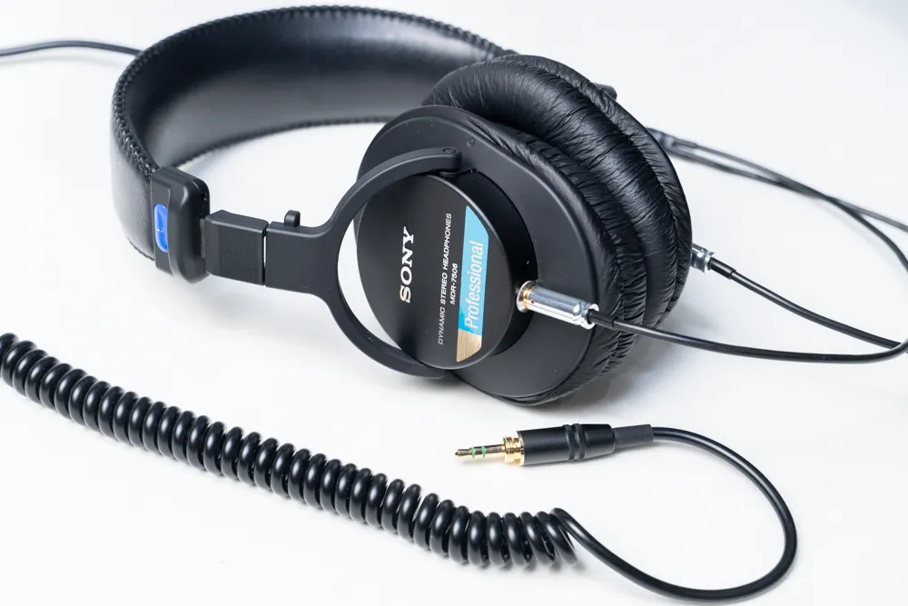 魔改造＞プロフェッショナルヘッドホン「MDR-7506」、デタッチャブル化