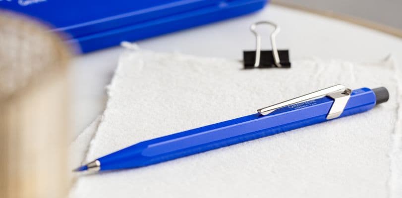 カランダッシュ＋クライン・ブルー： 深淵なるブルーの世界へ