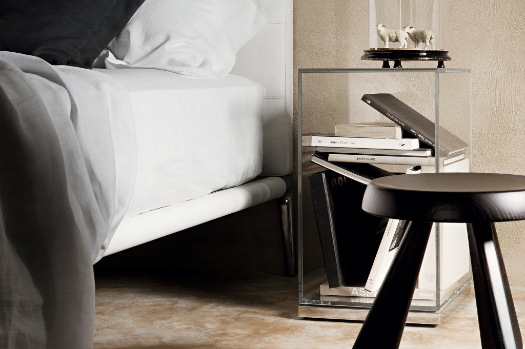 CASSINA IXC ベッドサイドテーブル CALM sidetable (カーム サイド