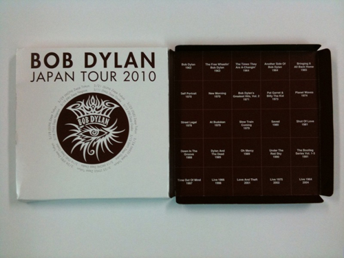 ボブ・ディラン×チロルチョコのコラボ商品が一般発売に！ - CDJournal