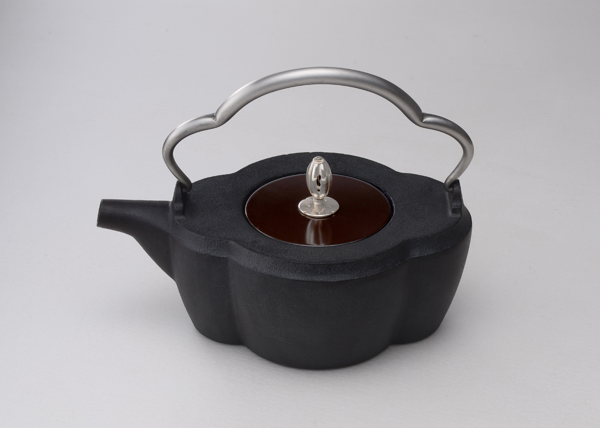 鋳心ノ工房［鉄瓶・木瓜型（もっこうかた）］