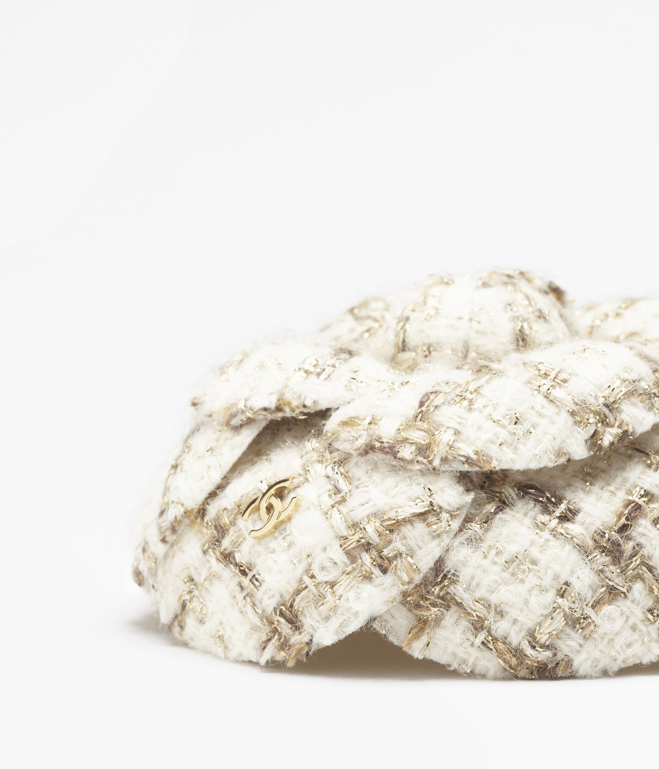 カメリア モチーフ ブローチ - ウール & モヘア ツイード、エクリュ