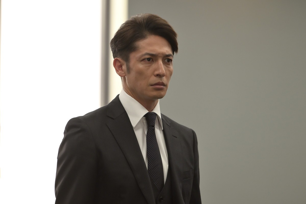 桜の塔』“権藤”吉田鋼太郎の入念ボディチェックにネット「おっさんず