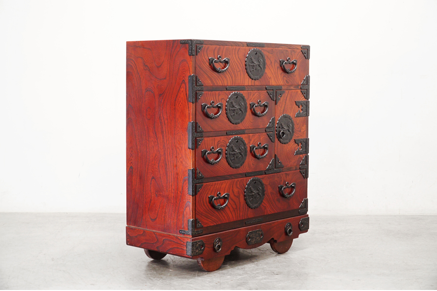 アンティーク 飴色のツヤ美しいシンプル和箪笥 たっぷり収納