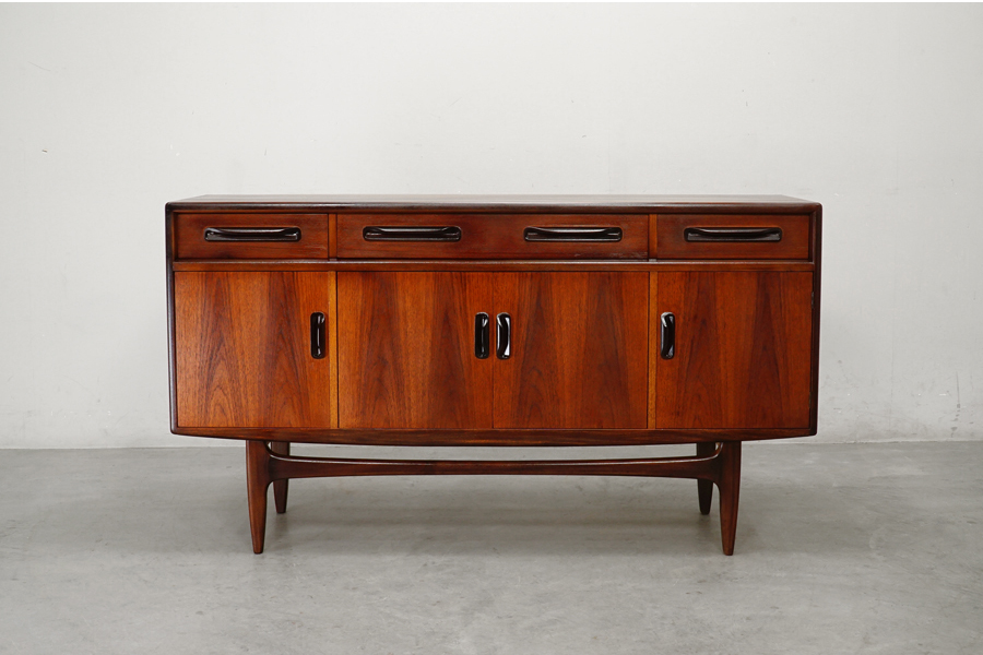 ○ ピッツァ G-PLAN Fresco脚付きサイドボード ○ ピッツァ G-PLAN