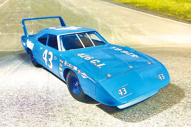 NASCAR 1968 プリムス ロードランナー スーパーバード ペティ NASCAR