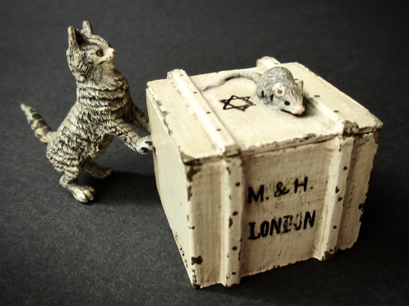 アンティークのヴィエナブロンズ「猫の王国」