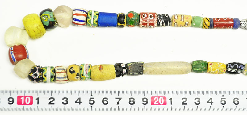 アフリカとんぼ玉 アンティーク レイズドット 赤 アフリカとんぼ玉