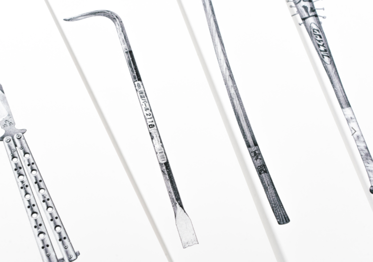 日本人イラストレーターの大友昇平、紙の最新版『七つの伝説の剣』を