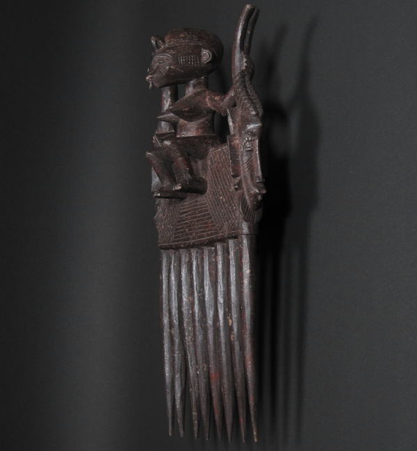 木彫りの櫛(大)<アフリカの木彫民具：アフリカ雑貨アザライ