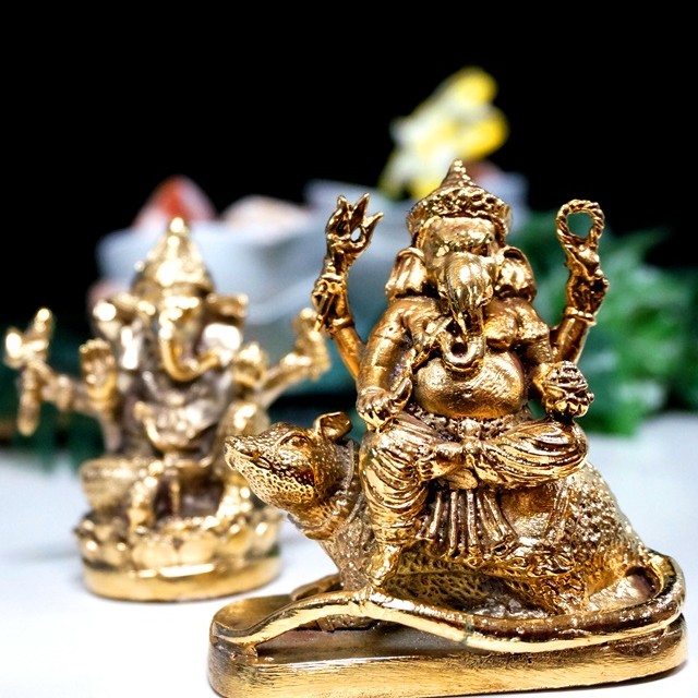 ガネーシャ ムシカ 置物 真鍮 ネズミに乗ったガネーシャはレア ネズミ