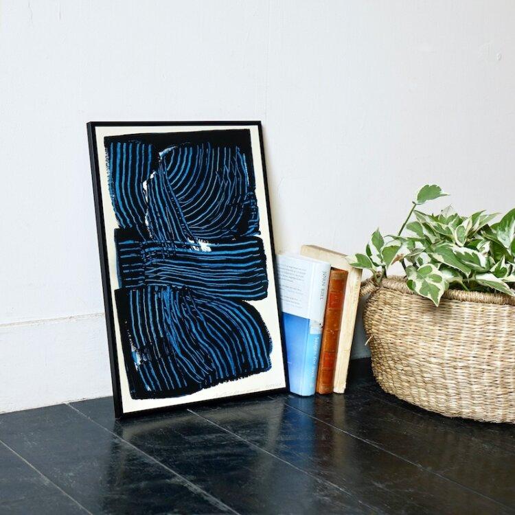額縁 Navy flow by Leise Dich Abrahamsen 額縁 Navy flow by Leise