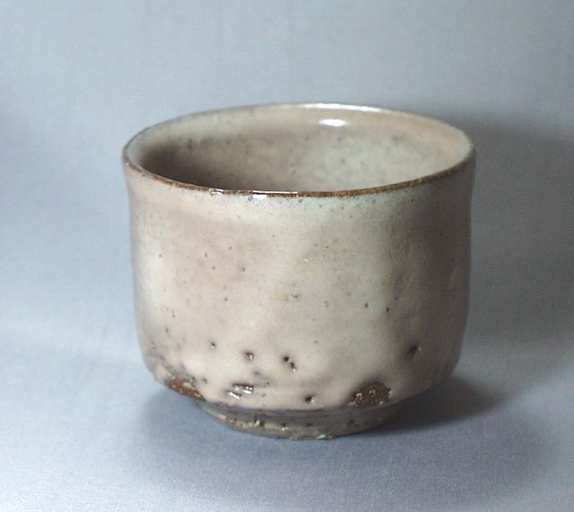 三輪栄造 荻焼 ぐい呑 共箱 三輪栄造 荻焼 ぐい呑 共箱 柳瀬美術店