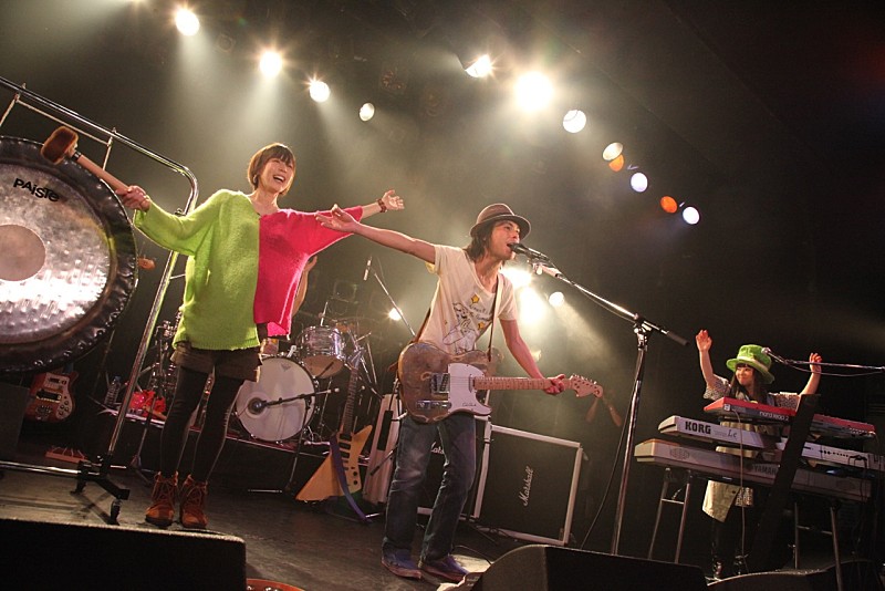 Hermann.H & The Pacemakers フラッグ サイン入り Hermann.H & The