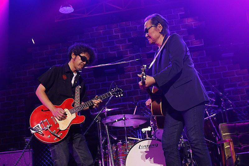 井上陽水×奥田民生、約5年ぶりのステージ共演で「アジアの純真」も披露