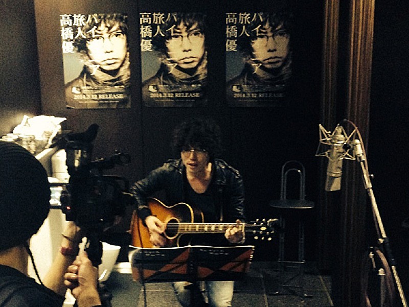 BUMP OF CHICKEN 初音ミクが演奏に合わせて踊り、藤原基央と歌うコラボ