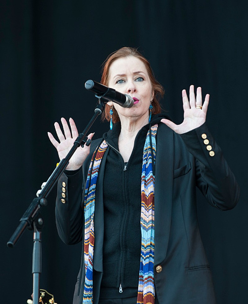 直筆サイン入り写真 スザンヌ・ヴェガ 歌手 Luka/フレーム別/SA鑑定済