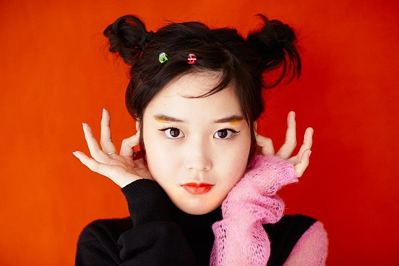 卓越したギター・テクをあわせ持つ女性シンガー・ソングライターRei