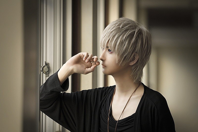 まふまふ、自身初監督＆顔出しの実写MV「ひともどき」公開 ＜本日10/18