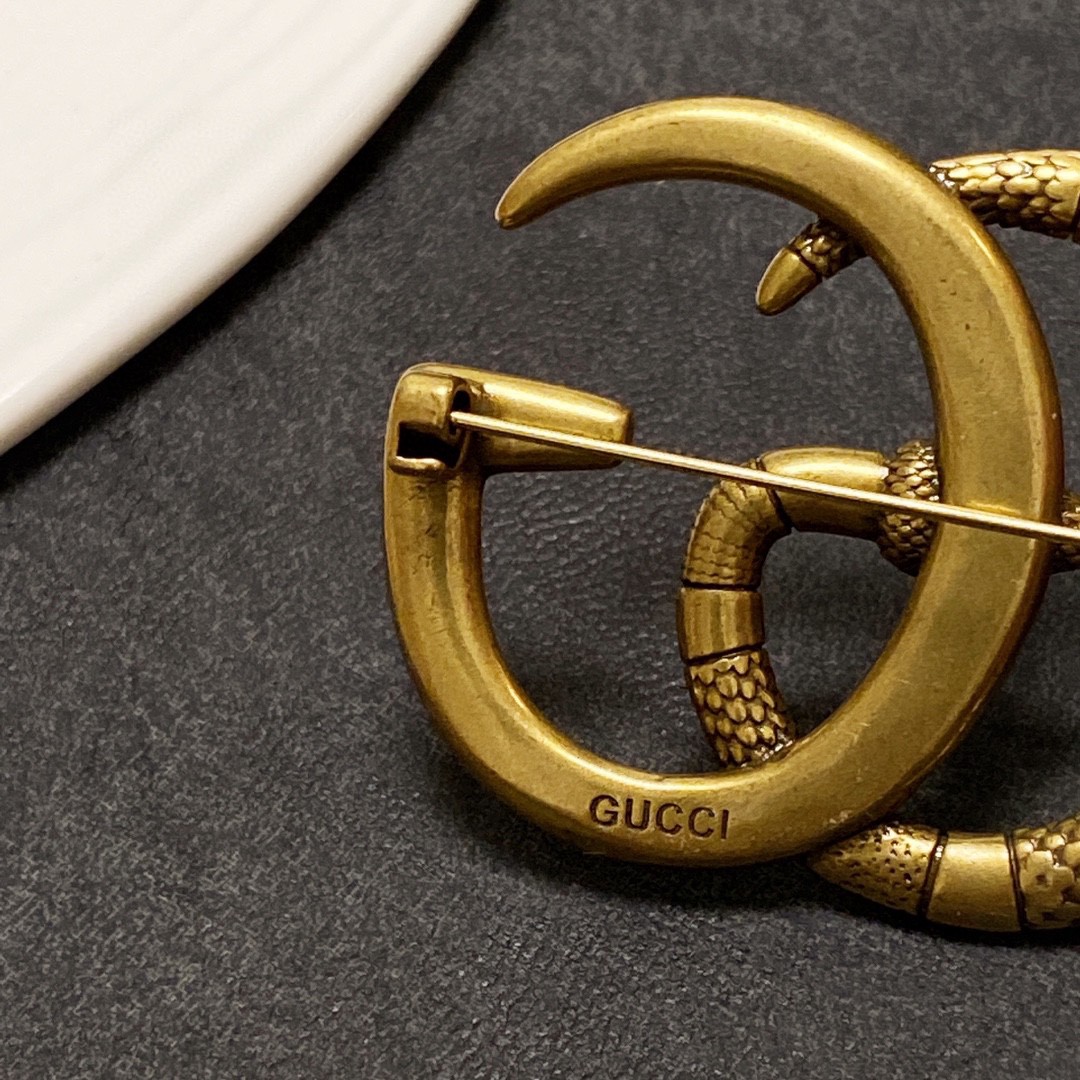 GUCCI グッチ アンティーク調ブローチ ブローチ - グッチ（GUCCI