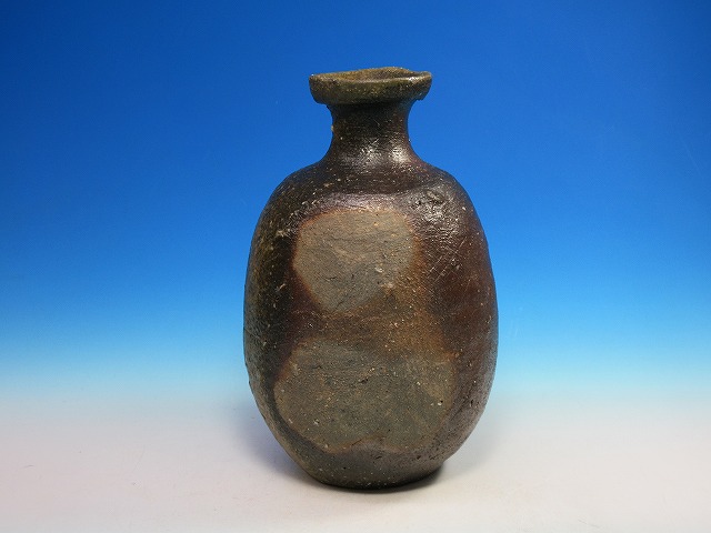 備前焼の作家宮宅淪迸の 徳利 備前焼の作家宮宅淪迸