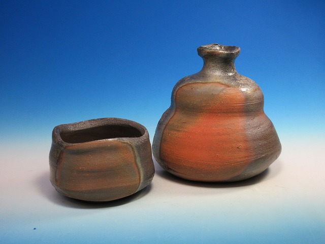 備前 末廣学さんの緋襷の徳利です。 備前 末廣学さんの緋襷の徳利です