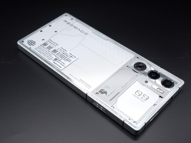 あえての“低リフレッシュレート”で実用性を追求。ゲーミングスマホ