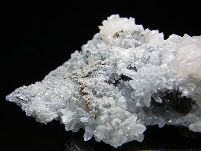 岐阜県神岡鉱山産 方解石、水晶＆閃亜鉛鉱 (Calcite, Quartz