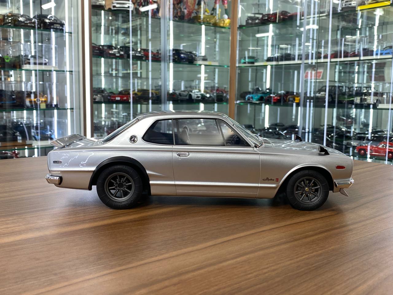 1/12 Resin Otto Mobile Nissan Skyline 2000 GT-R Silver Limited