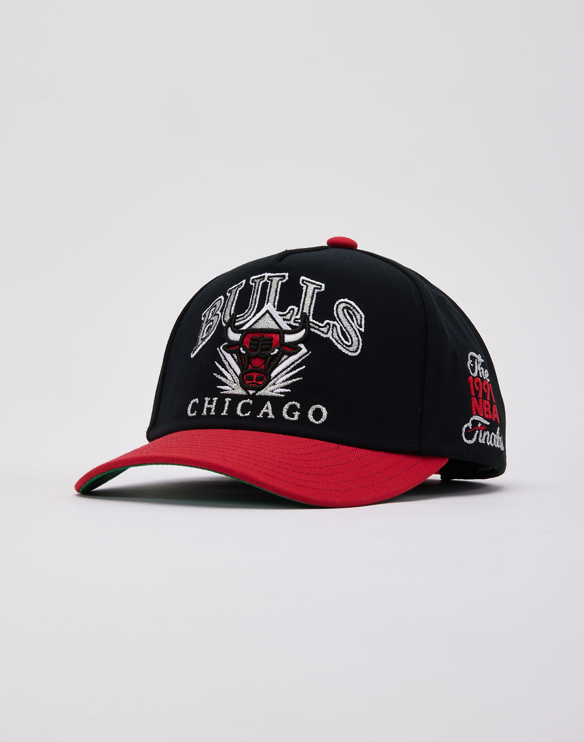 Mitchell & Ness NBA Chicago Bulls Pro Pinch Snapback Hat – DTLR
