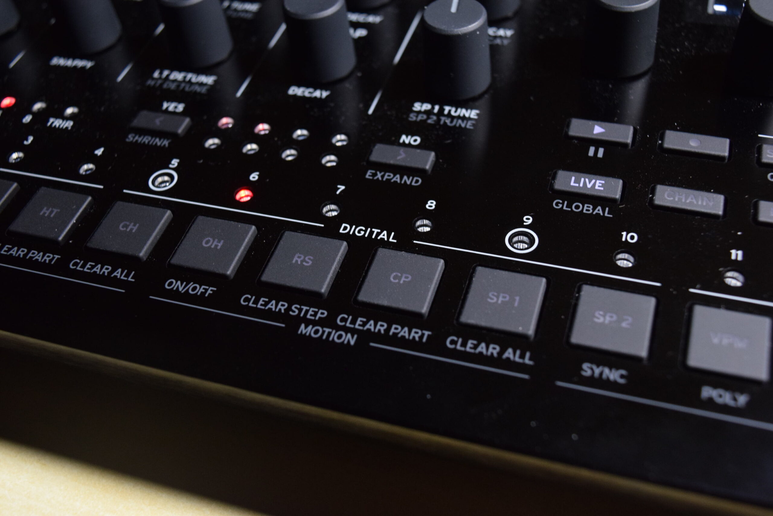 まったく新たなアナログ音源と最新デジタル技術を融合したドラムマシン