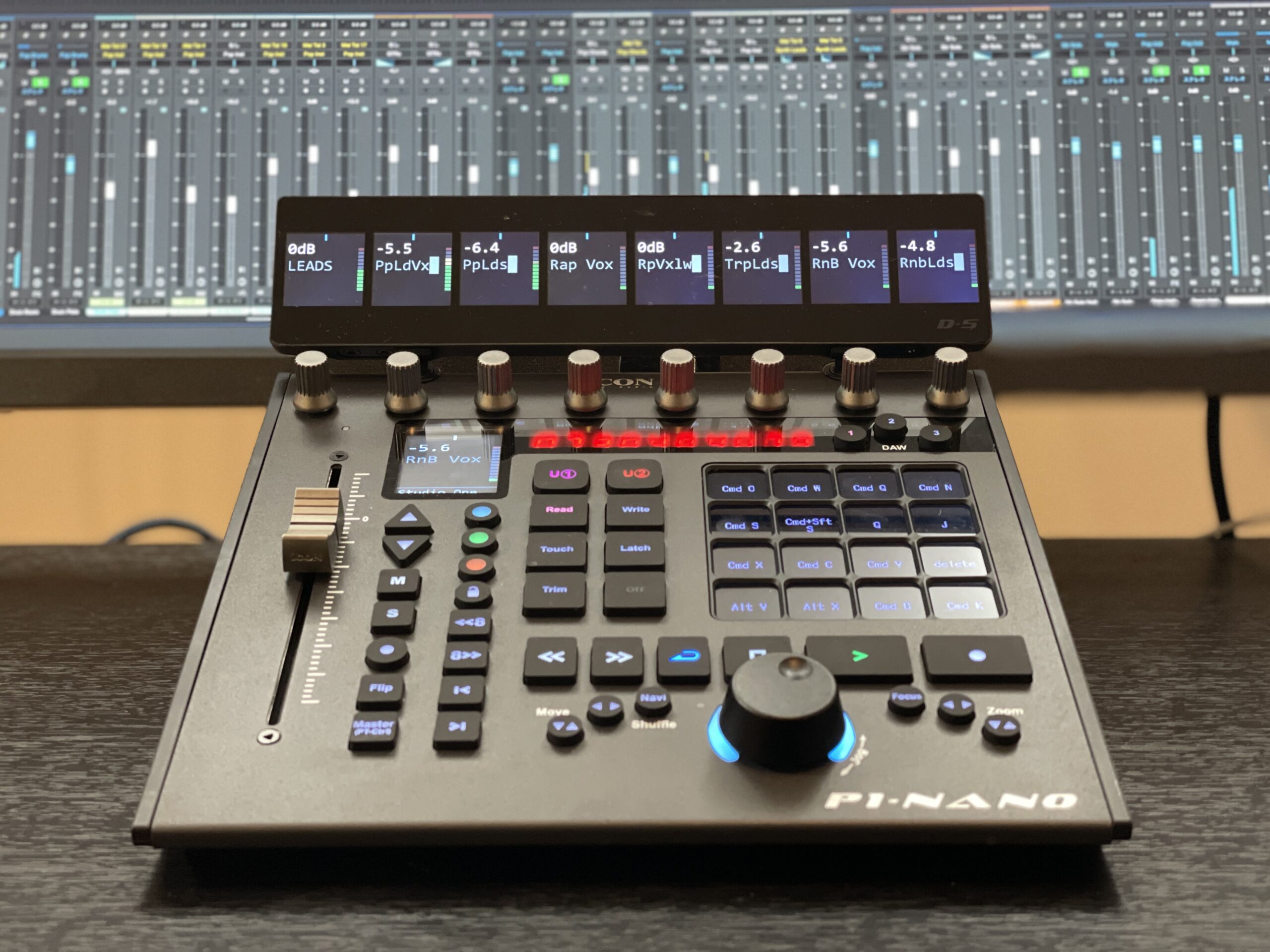 コスパ最強のムービングフェーダー搭載コントローラー、P1-Nano