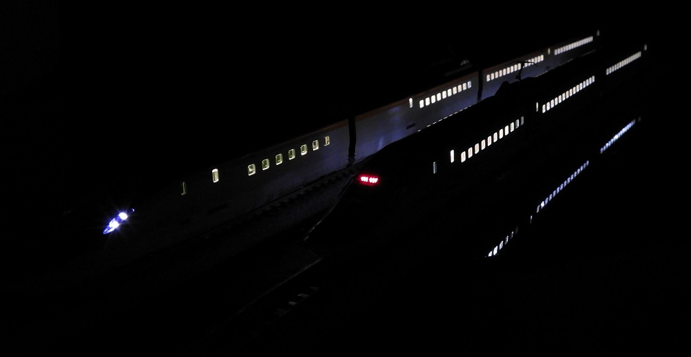 KATO鉄道模型オンラインショッピング E8系山形新幹線「つばさ」7両