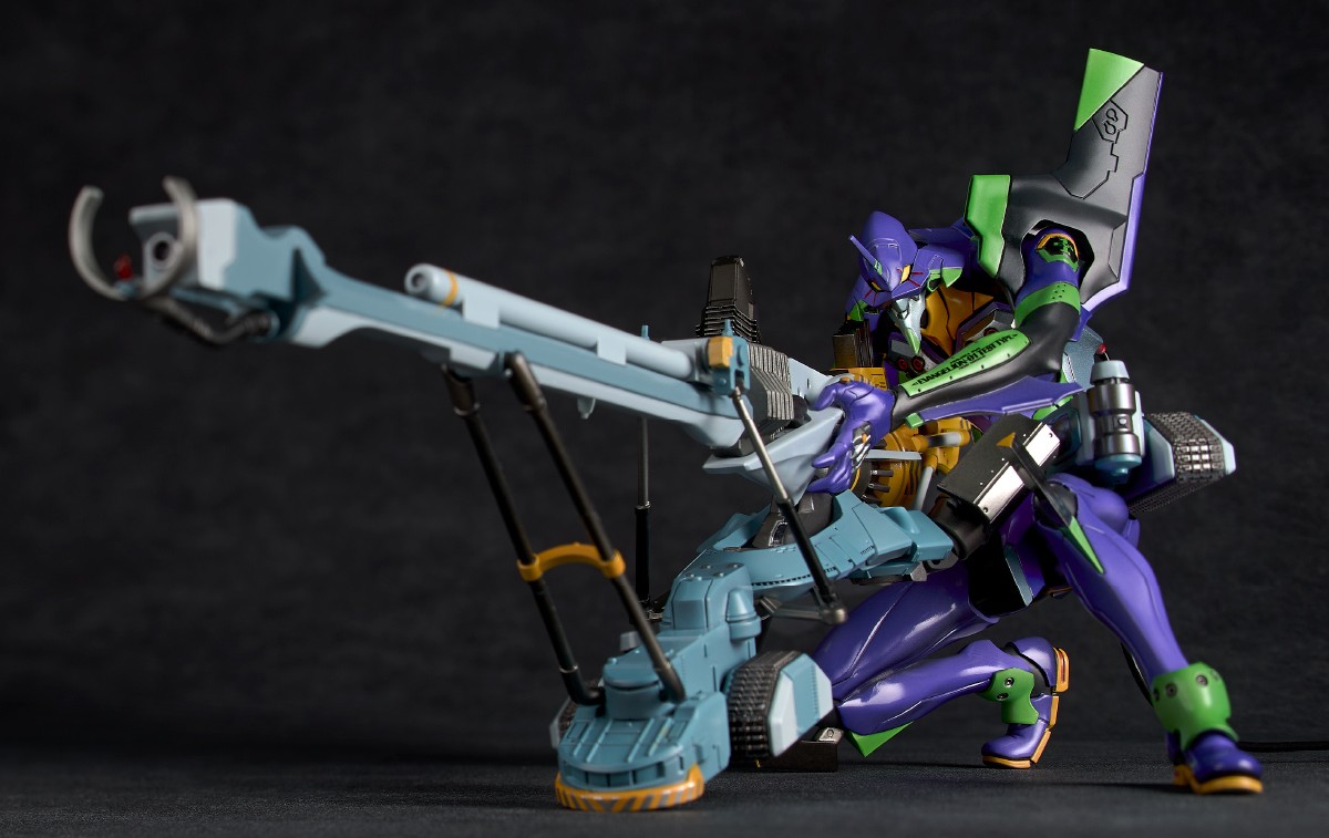 海洋堂から、陽電子砲の射撃体勢に入る「エヴァンゲリオン初号機」が