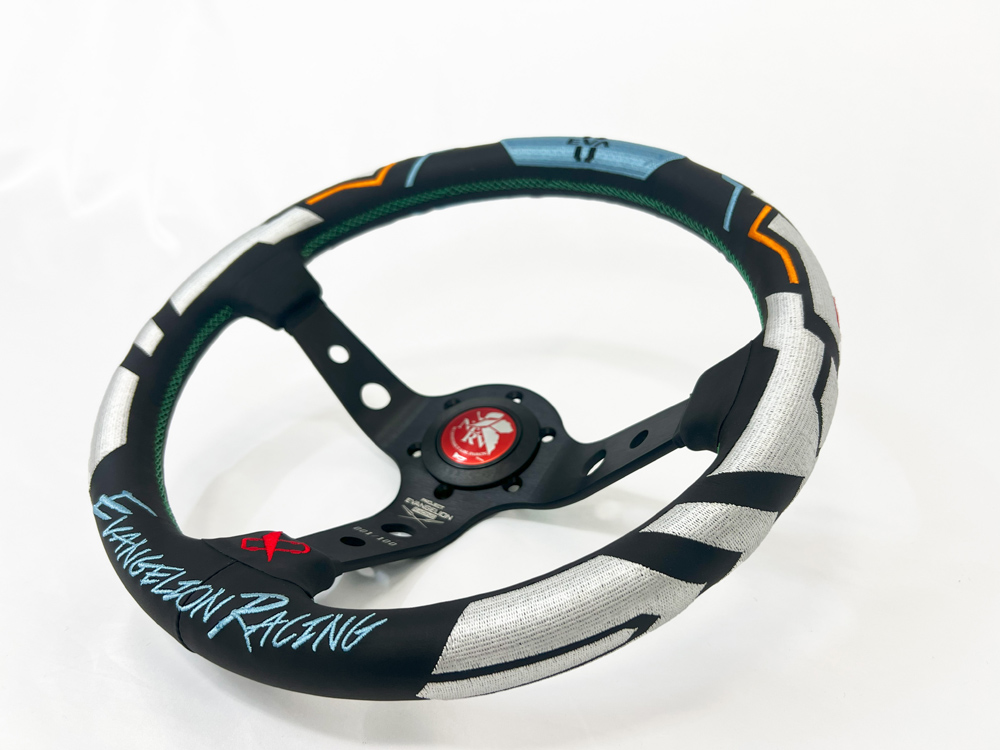 エヴァンゲリオンレーシング」の高性能ステアリング第4弾