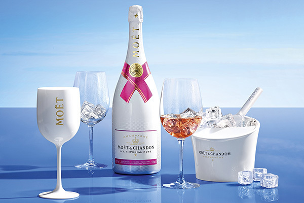 氷を浮かべて完成するシャンパン「モエ・エ・シャンドン アイス