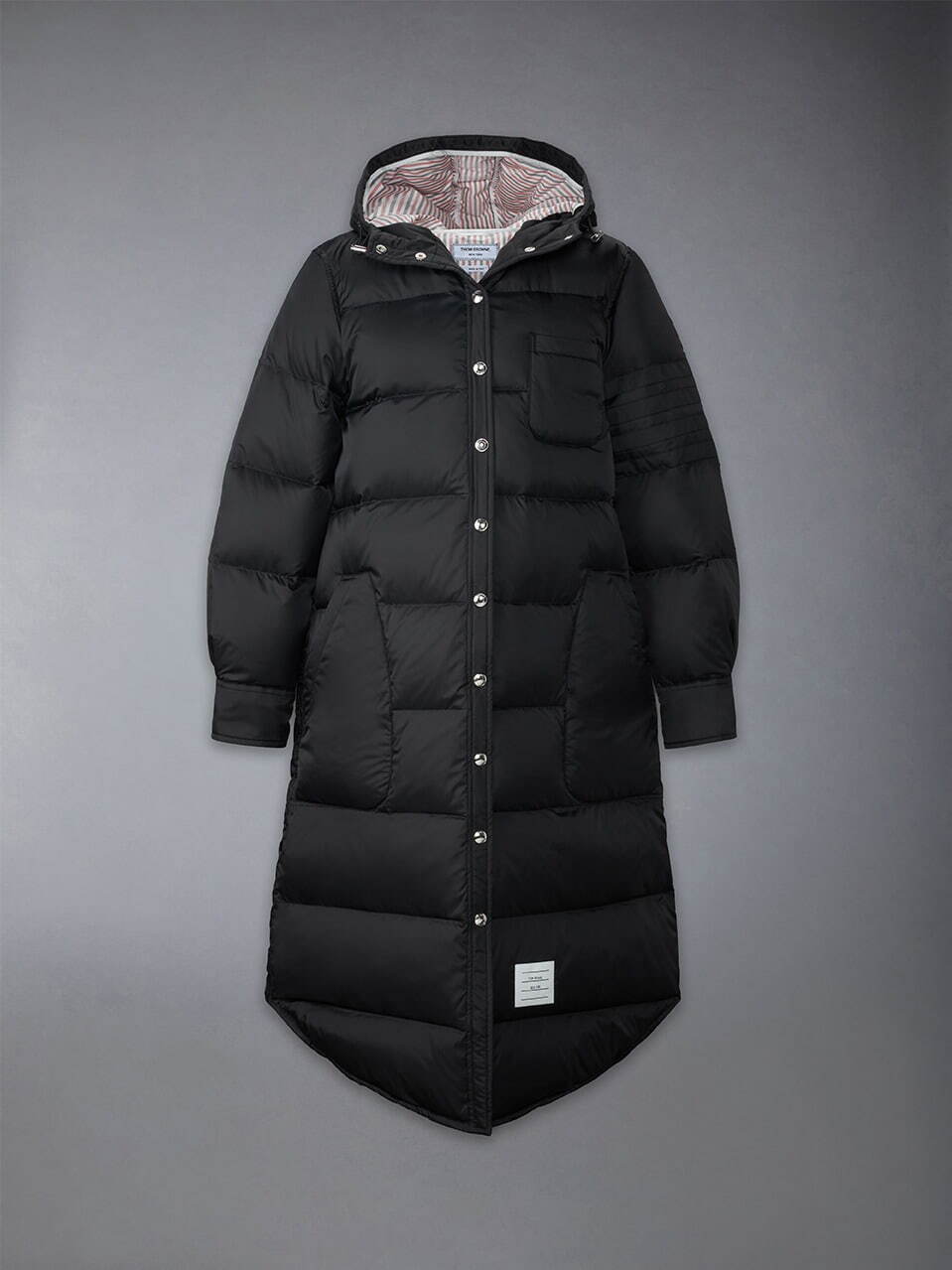 トム ブラウン“黒の4本線”ショート丈ダウンジャケットやモコモコトート