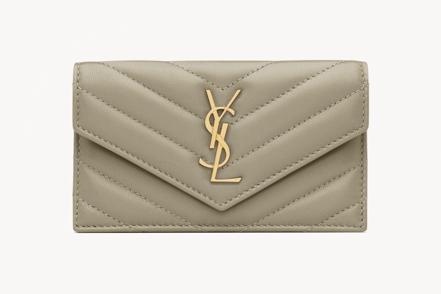 サンローラン“くすみグリーン”のウィメンズ財布、キルティングレザーに