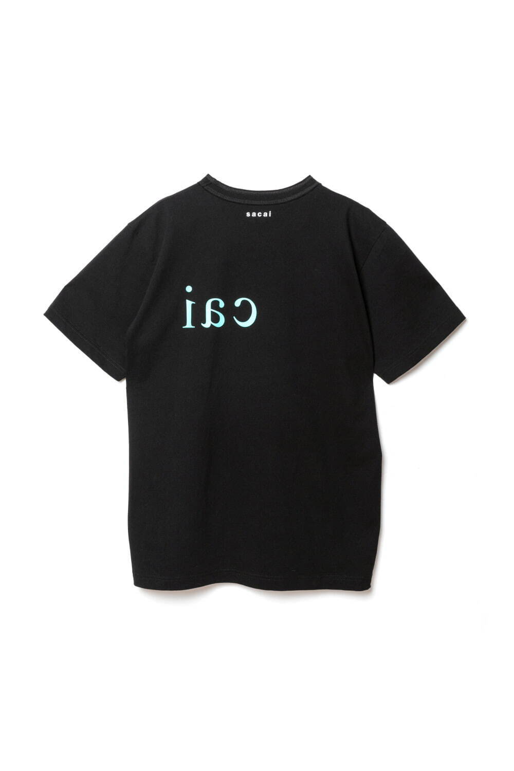 sacai“ロゴ入り”Tシャツ＆ソックス、“バンダナ柄×ナイロン素材”の