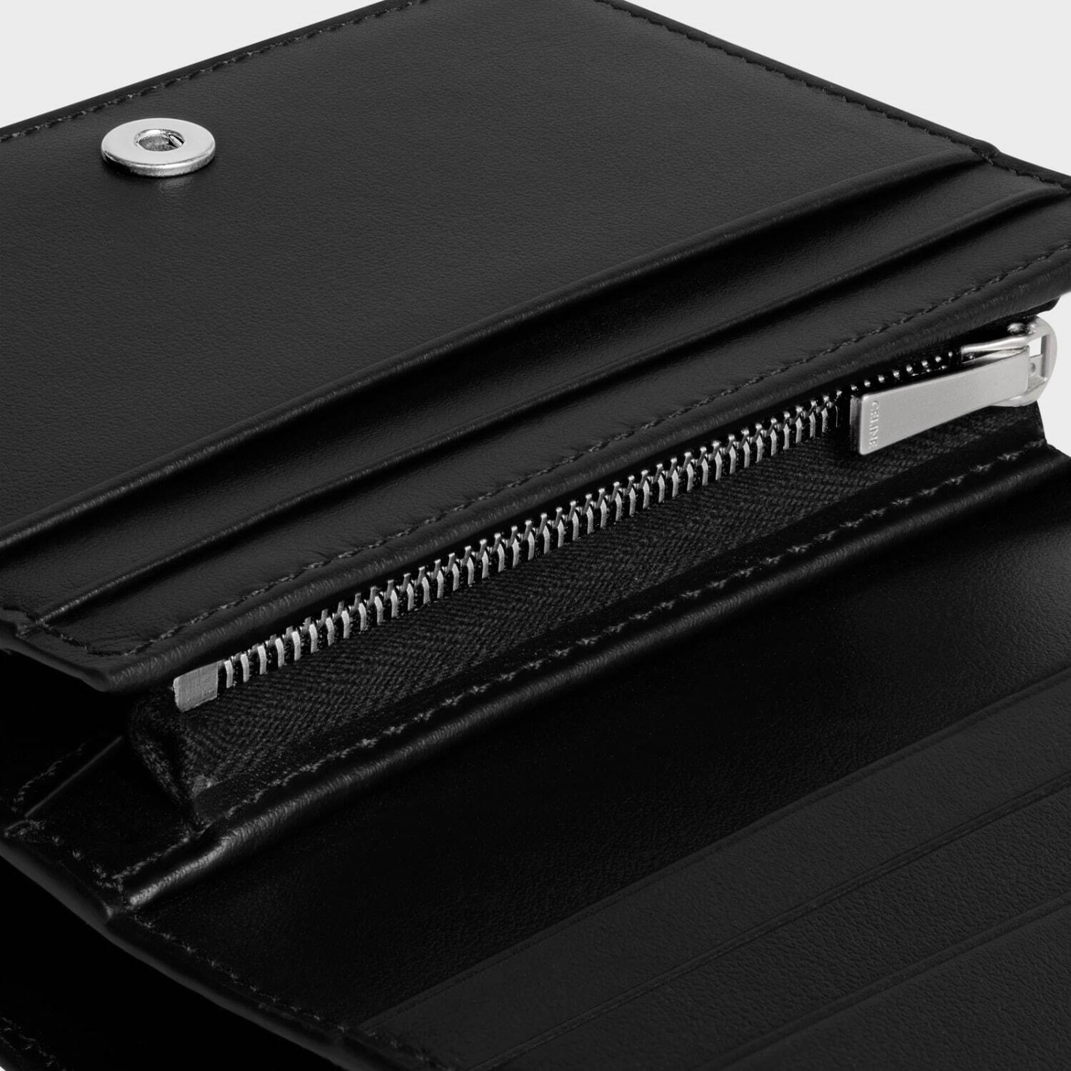 セリーヌ オムのメンズ財布、「トリオンフ」のブラックレザーミニ財布