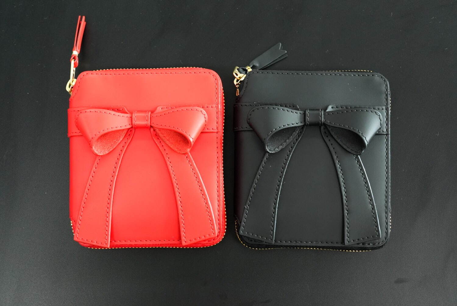 ウォレット・コム デ ギャルソンのクリスマス、リボンをかけたジップ