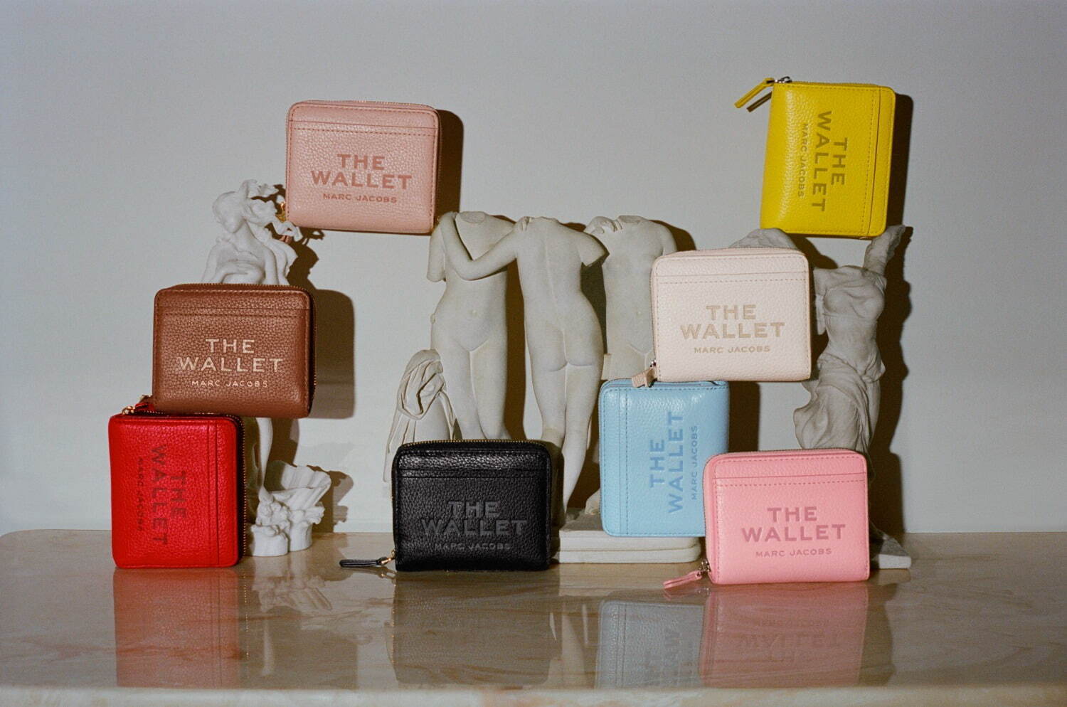 マーク ジェイコブス“ミニ財布”新色、鮮やかリボンピンク＆キャメル