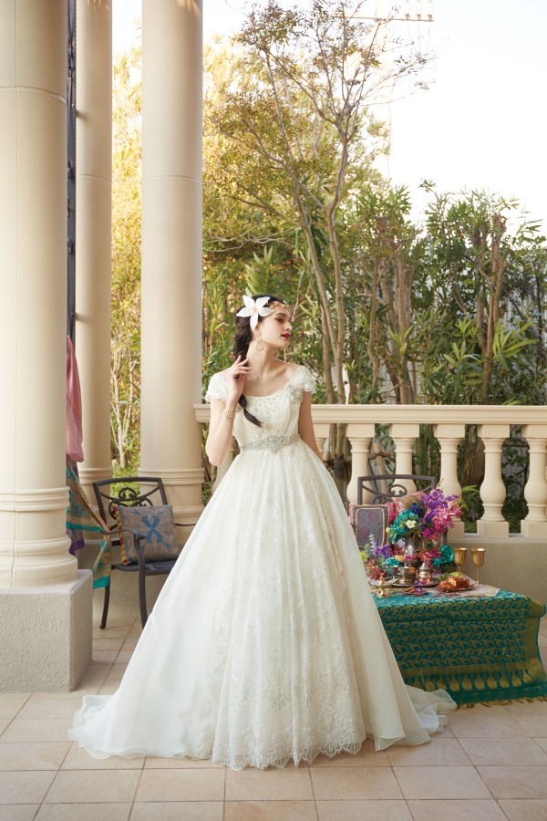 ディズニーキャラクターのウエディングドレスがクラウディアから