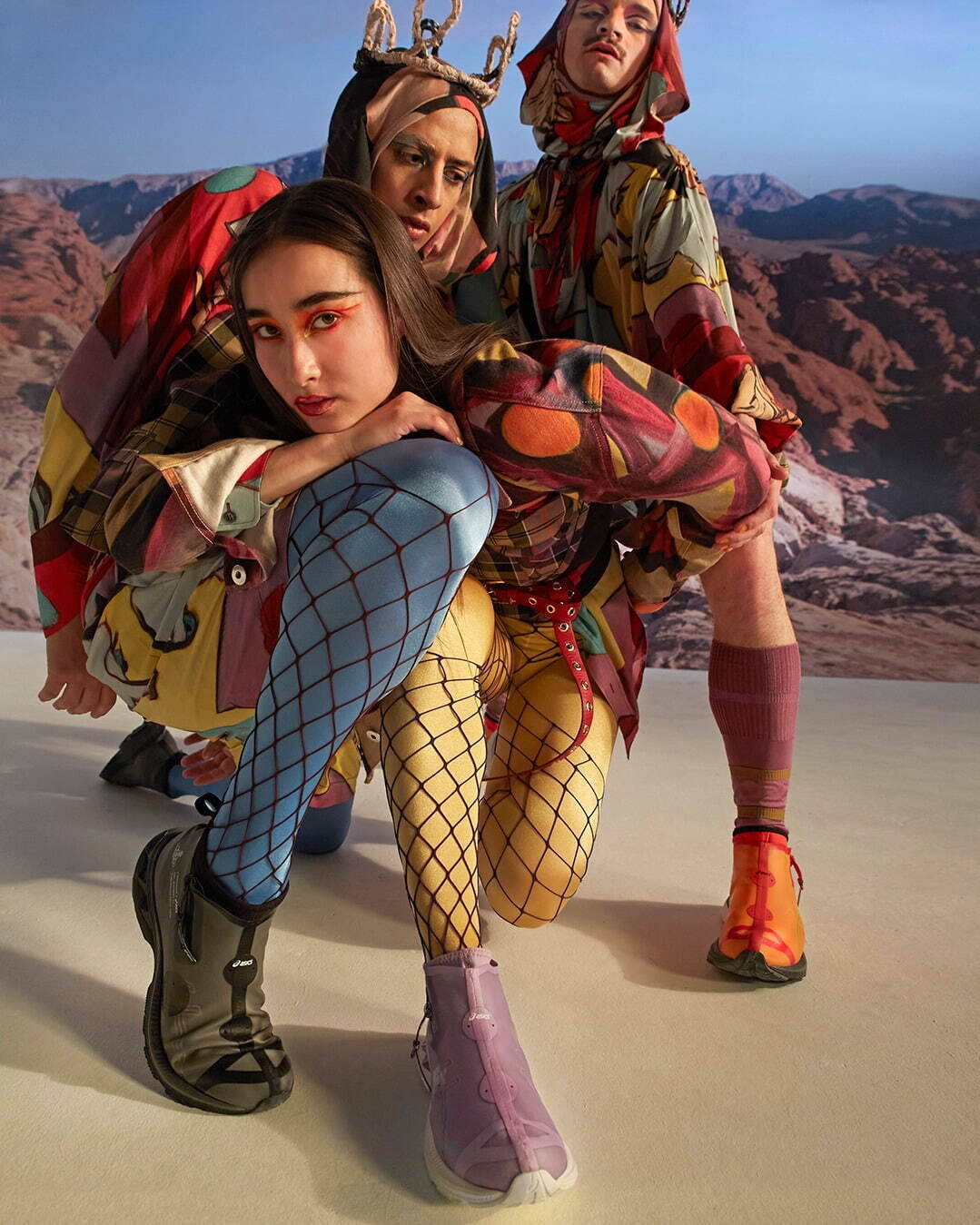 アシックス×ヴィヴィアン・ウエストウッドの新作スニーカー、ORBロゴを