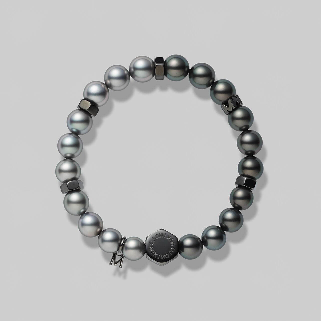 ミキモト“漆黒”のパールジュエリー「パッショノワール」黒蝶真珠輝く