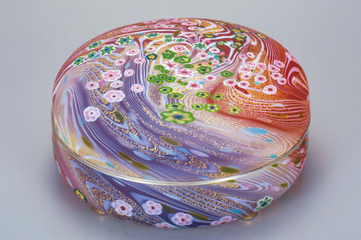 ガラス作家もの石井康治の凛とした中にも華やかさをひめたブルー