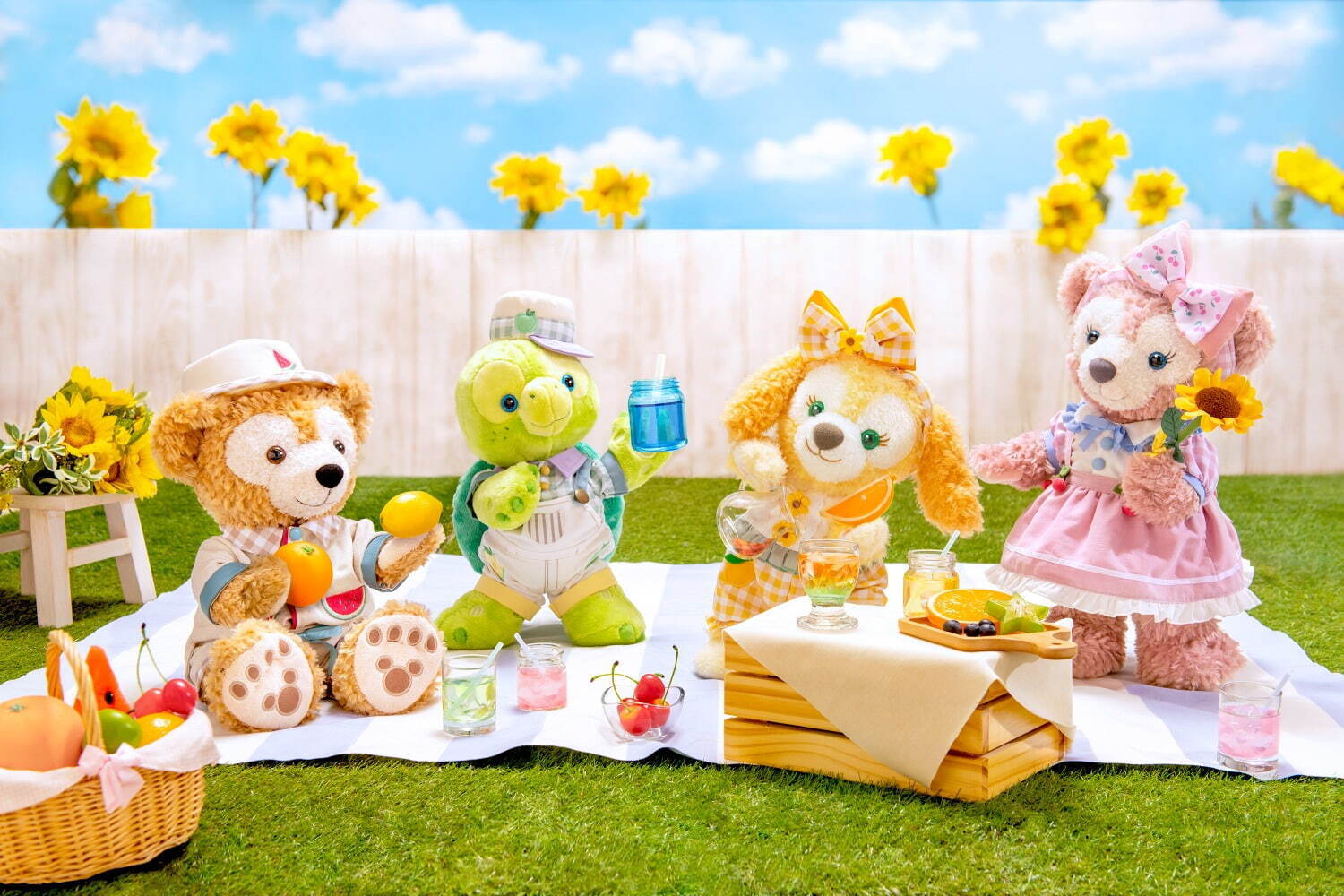 ダッフィー＆フレンズが“フルーツジュース”を楽しむ夏グッズや限定