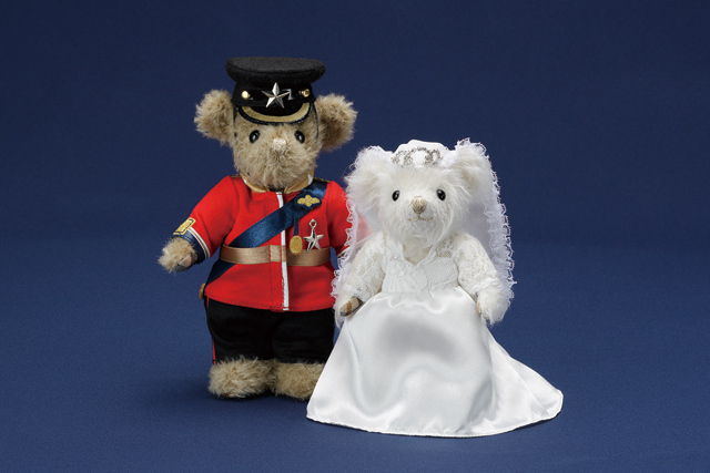 DAKSよりロイヤルウエディング記念のオリジナルテディベアがクリスマス