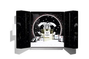 シャネルの2019年クリスマスコフレ、人気香水を入れた限定ボックス